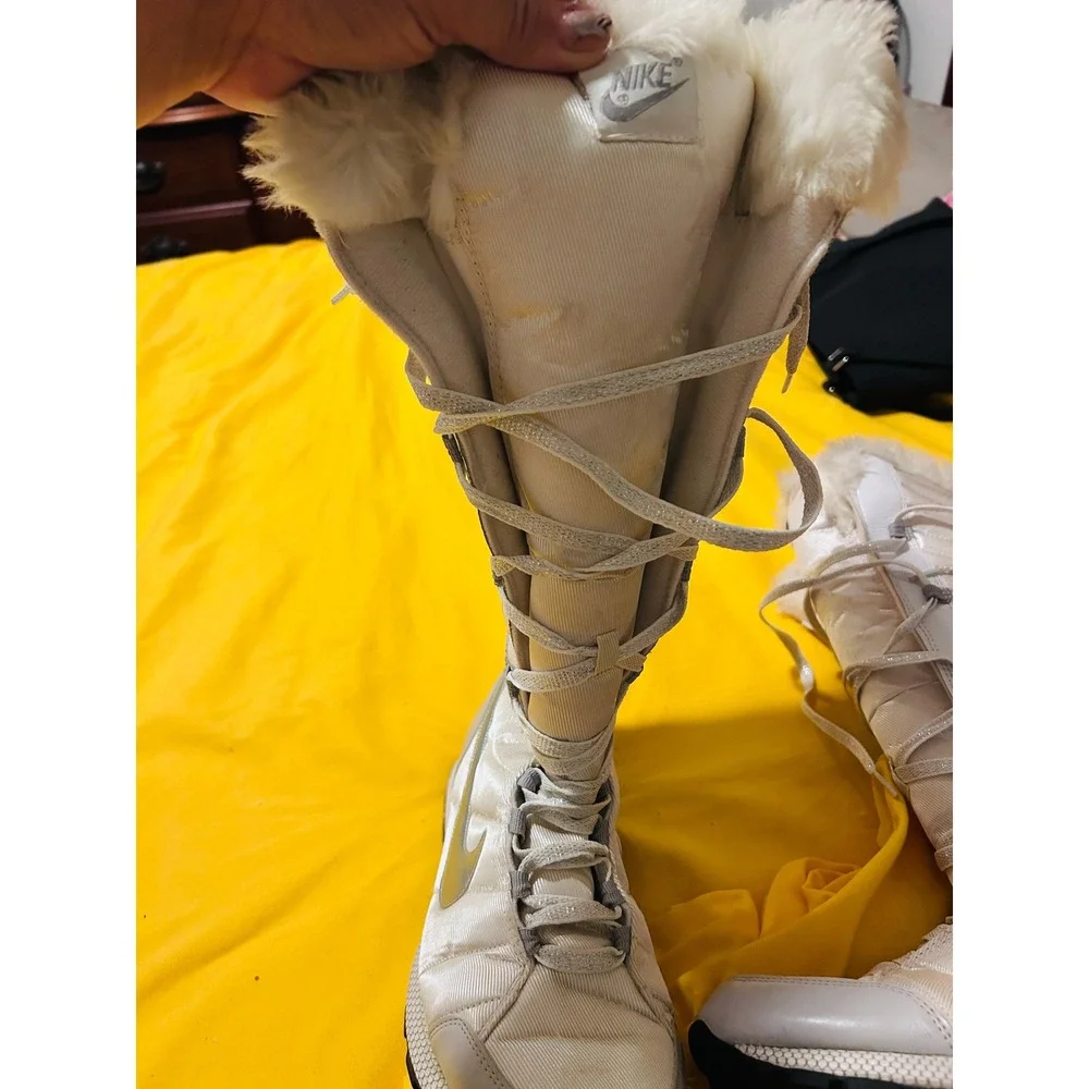 Nike Snow Boots Women White Silver Good Quilted Faux Fur Y2K Moon Boots